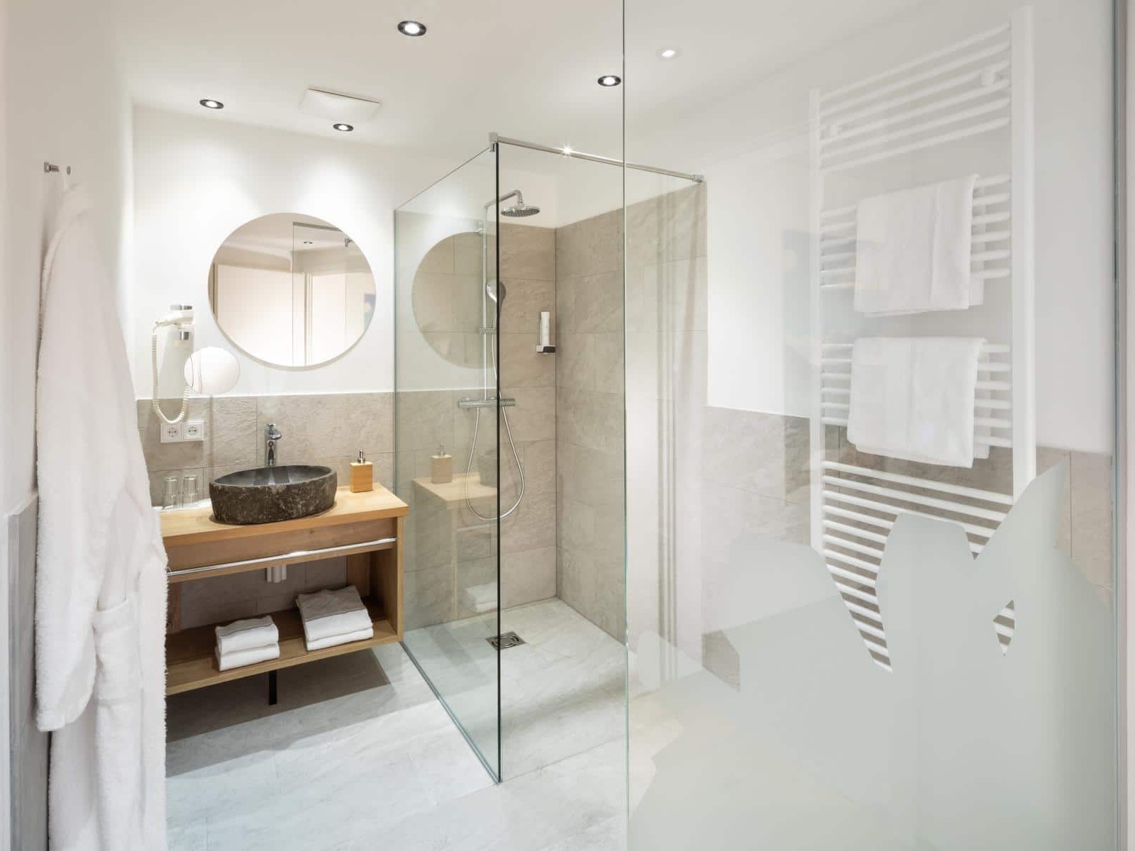 Kofler Hoteleinrichtungen - Ihr Hotelausstatter aus Kärnten - Hotelbadezimmer